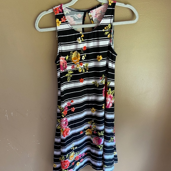 WOMEN'S SIZE MEDIUM SLEEVELESS DRESS MULTI COLOR BLACK RED YELLOW - Picture 2 of 5